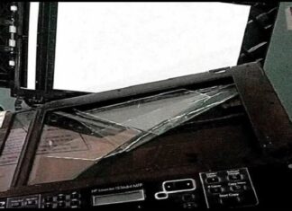 ਬਰਨਾਲਾ ‘ਚ ਬਿਜਲੀ ਘਰ ਵੜ ਕੇ ਮੁਲਾਜ਼ਮਾਂ ਨੂੰ ਲੋਹੇ ਦੀਆਂ ਰਾਡਾਂ ਨਾਲ ਕੁੱਟਿਆ, ਕੰਪਿਊਟਰ, ਪ੍ਰਿੰਟਰ ਤੇ ਵੀਸੀਬੀ ਵੀ ਭੰਨੇ