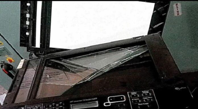 ਬਰਨਾਲਾ ‘ਚ ਬਿਜਲੀ ਘਰ ਵੜ ਕੇ ਮੁਲਾਜ਼ਮਾਂ ਨੂੰ ਲੋਹੇ ਦੀਆਂ ਰਾਡਾਂ ਨਾਲ ਕੁੱਟਿਆ, ਕੰਪਿਊਟਰ, ਪ੍ਰਿੰਟਰ ਤੇ ਵੀਸੀਬੀ ਵੀ ਭੰਨੇ