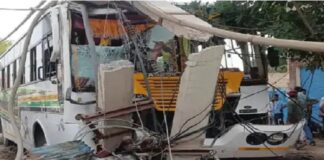 ਫਿਰੋਜ਼ਪੁਰ : ਤੇਜ਼ ਰਫਤਾਰ ਬੱਸ ਬਿਜਲੀ ਦੇ ਖੰਭੇ ‘ਚ ਵੱਜੀ, 1 ਵਿਅਕਤੀ ਦੀ ਮੌਤ, 4 ਗੰਭੀਰ