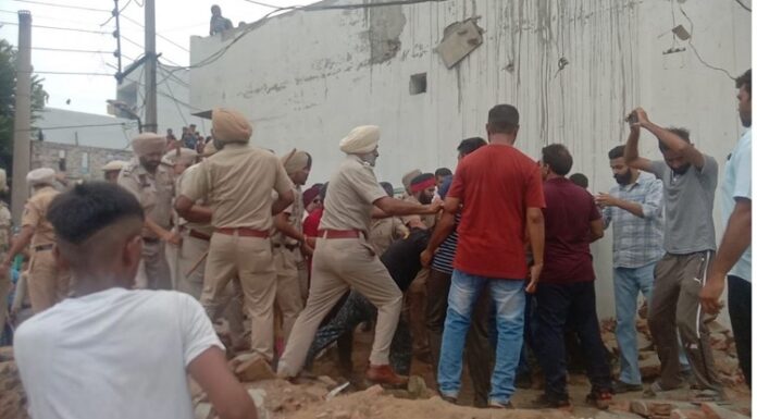 ਜਲੰਧਰ ‘ਚ ਦੋ ਗੁੱਟਾਂ ਵਿਚਾਲੇ ਹੰਗਾਮਾ, ਤਿੰਨ ਥਾਣਿਆਂ ਦੀ ਪੁਲਿਸ ਨੇ ਸ਼ਾਂਤ ਕਰਵਾਇਆ ਮਾਹੌਲ