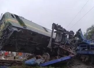 ਪੱਛਮੀ ਬੰਗਾਲ ‘ਚ 2 ਮਾਲ ਗੱਡੀਆਂ ਦੀ ਹੋਈ ਭਿਆਨਕ ਟੱਕਰ, 12 ਡੱਬੇ ਪੱਟੜੀ ਤੋਂ ਉਤਰੇ