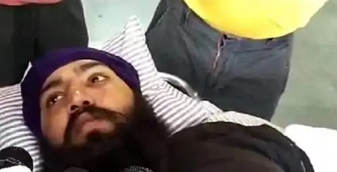 ਹਰਿਮੰਦਰ ਸਾਹਿਬ ਦੇ ਵਿਰਾਸਤੀ ਮਾਰਗ ‘ਤੇ ਫੋਟੋਗ੍ਰਾਫਰਾਂ ਦੀ ਗੁੰਡਾਗਰਦੀ : ਸਿੱਖ ਨੌਜਵਾਨ ‘ਤੇ ਰੰਜਿਸ਼ਨ ਕੀਤਾ ਤਲਵਾਰਾਂ ਨਾਲ ਹਮਲਾ