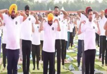 ਜਲੰਧਰ ‘ਚ ਯੋਗਾ ਡੇ ‘ਤੇ CM ਦੀ ਯੋਗਸ਼ਾਲਾ : ਮੰਤਰੀਆਂ ਤੋਂ ਲੈ ਕੇ ਸੰਸਦ ਮੈਂਬਰਾਂ ਨੇ ਕੀਤੇ ਆਸਨ