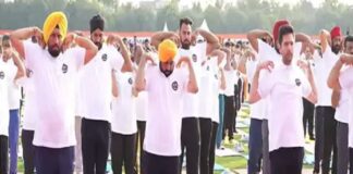 ਜਲੰਧਰ ‘ਚ ਯੋਗਾ ਡੇ ‘ਤੇ CM ਦੀ ਯੋਗਸ਼ਾਲਾ : ਮੰਤਰੀਆਂ ਤੋਂ ਲੈ ਕੇ ਸੰਸਦ ਮੈਂਬਰਾਂ ਨੇ ਕੀਤੇ ਆਸਨ