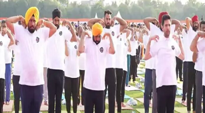 ਜਲੰਧਰ ‘ਚ ਯੋਗਾ ਡੇ ‘ਤੇ CM ਦੀ ਯੋਗਸ਼ਾਲਾ : ਮੰਤਰੀਆਂ ਤੋਂ ਲੈ ਕੇ ਸੰਸਦ ਮੈਂਬਰਾਂ ਨੇ ਕੀਤੇ ਆਸਨ