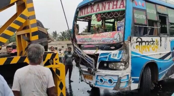 ਉੜੀਸਾ ਤੋਂ ਫਿਰ ਬੁਰੀ ਖਬਰ : ਬਾਲਾਸੌਰ ਤੋਂ ਟਰੇਨ ਹਾਦਸੇ ਦੇ ਜ਼ਖਮੀਆਂ ਨੂੰ ਹਸਪਤਾਲ ਲੈ ਕੇ ਜਾ ਰਹੀ ਬੱਸ ਵੀ ਨੈਸ਼ਨਲ ਹਾਈਵੇ ‘ਤੇ ਪਲਟੀ
