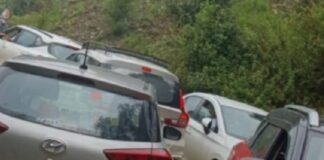 18 ਘੰਟਿਆਂ ਬਾਅਦ ਵੀ ਨਹੀਂ ਖੁੱਲ੍ਹਿਆ ਮਨਾਲੀ-ਚੰਡੀਗੜ੍ਹ ਨੈਸ਼ਨਲ ਹਾਈਵੇ, ਭੁੱਖੇ-ਤਿਹਾਏ ਫਸੇ ਪੰਜਾਬ ਦੇੇ ਹਜ਼ਾਰਾਂ ਲੋਕ