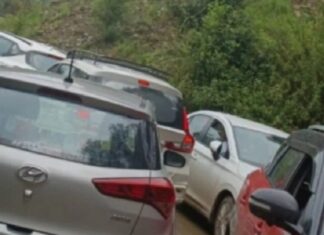 18 ਘੰਟਿਆਂ ਬਾਅਦ ਵੀ ਨਹੀਂ ਖੁੱਲ੍ਹਿਆ ਮਨਾਲੀ-ਚੰਡੀਗੜ੍ਹ ਨੈਸ਼ਨਲ ਹਾਈਵੇ, ਭੁੱਖੇ-ਤਿਹਾਏ ਫਸੇ ਪੰਜਾਬ ਦੇੇ ਹਜ਼ਾਰਾਂ ਲੋਕ