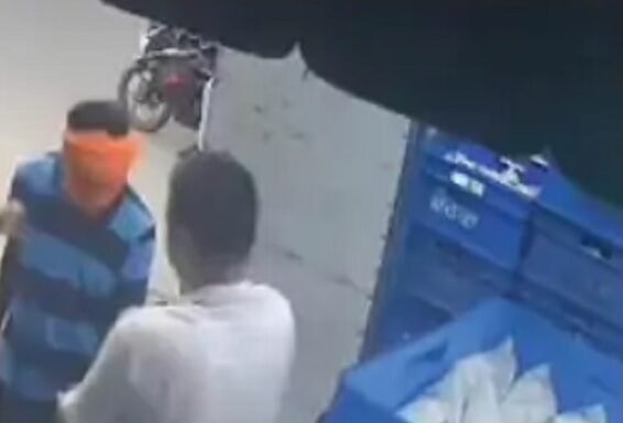 ਅੰਮ੍ਰਿਤਸਰ : ਆਪ ਵਿਧਾਇਕ ਦੇ ਘਰ ਨੇੜੇ ਵਾਰਦਾਤ; ਲੁਟੇਰਿਆਂ ਨੇ ਦੁੱਧ ਸਪਲਾਇਰ ਦੀ ਮੁੰਦਰੀ ਤੇ ਸੋਨੇ ਦੀ ਵਾਲ਼ੀ ਲੁਹਾਈ