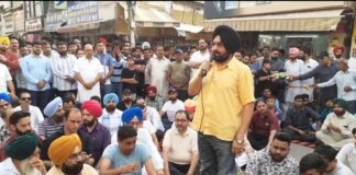 ਮੋਗਾ ‘ਚ ਦਿਨ-ਦਿਹਾੜੇ ਸੁਨਿਆਰੇ ਦਾ ਗੋਲ਼ੀਆਂ ਮਾਰ ਕੇ ਕਤਲ, ਰੋਸ ਵਜੋਂ ਦੁਕਾਨਦਾਰਾਂ ਨੇ ਬੰਦ ਕੀਤੇ ਬਾਜ਼ਾਰ