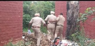 ਕਪੂਰਥਲਾ : ਸਿਵਲ ਹਸਪਤਾਲ ਦੀ ਕੰਧ ਟੱਪ ਕੇ ਹੱਥਕੜੀ ਸਮੇਤ ਕੈਦੀ ਫਰਾਰ, ਪੁਲਿਸ ਨੂੰ ਪਈ ਹੱਥਾਂ-ਪੈਰਾਂ ਦੀ