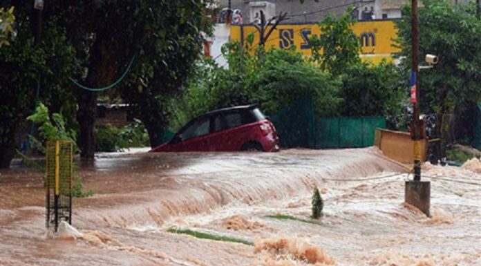 ਮਾਨਸਾ ‘ਚ ਘੱਗਰ ਦੀ ਮਾਰ : ਚਾਂਦਪੁਰਾ ਬੰਨ੍ਹ ਟੁੱਟਣ ਨਾਲ ਲੋਕਾਂ ਦੇ ਘਰਾਂ ‘ਚ ਵੜਿਆ ਪਾਣੀ
