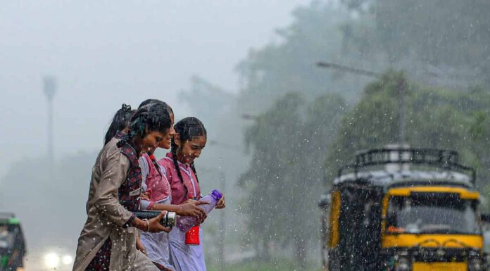 ਪੰਜਾਬ ‘ਚ ਅੱਜ ਵੀ ਭਾਰੀ ਮੀਂਹ, ਮੌਸਮ ਵਿਭਾਗ ਦਾ 10 ਜ਼ਿਲ੍ਹਿਆਂ ਲਈ 2 ਦਿਨਾਂ ਦਾ ਅਲਰਟ ਜਾਰੀ