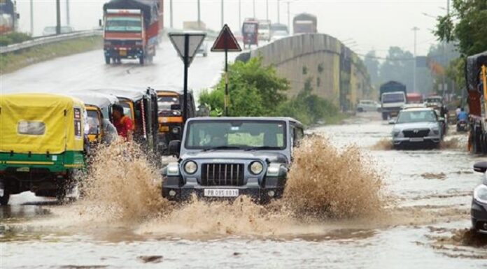 ਸੂਬੇ ਦੇ 6 ਇਲਾਕਿਆਂ ‘ਚ Red Alert : ਭਾਰੀ ਮੀਂਹ ਨਾਲ ਵਗਣਗੀਆਂ ਤੇਜ਼ ਹਵਾਵਾਂ, ਲੋਕਾਂ ਨੂੰ ਘਰਾਂ ‘ਚੋਂ ਬਾਹਰ ਨਾ ਨਿਕਲਣ ਦੀ ਸਲਾਹ