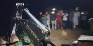 ਕਪੂਰਥਲਾ : MLA ਨੇ ਆਪ ਤੁੜਵਾਇਆ ਧੁੱਸੀ ਬੰਨ੍ਹ, ਲੋਕਾਂ ਨੂੰ ਨਾਲ ਲੈ ਕੇ ਚਲਾਈ JCB, ਮਾਹੌਲ ਗਰਮਾਇਆ