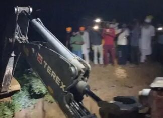 ਕਪੂਰਥਲਾ : MLA ਨੇ ਆਪ ਤੁੜਵਾਇਆ ਧੁੱਸੀ ਬੰਨ੍ਹ, ਲੋਕਾਂ ਨੂੰ ਨਾਲ ਲੈ ਕੇ ਚਲਾਈ JCB, ਮਾਹੌਲ ਗਰਮਾਇਆ