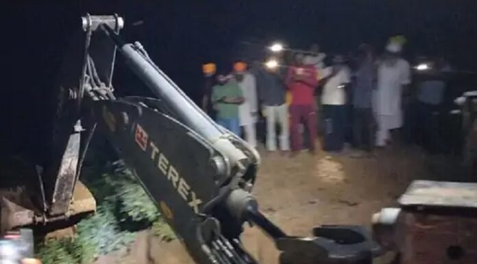 ਕਪੂਰਥਲਾ : MLA ਨੇ ਆਪ ਤੁੜਵਾਇਆ ਧੁੱਸੀ ਬੰਨ੍ਹ, ਲੋਕਾਂ ਨੂੰ ਨਾਲ ਲੈ ਕੇ ਚਲਾਈ JCB, ਮਾਹੌਲ ਗਰਮਾਇਆ