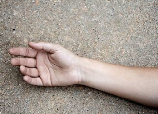 ਅੰਮ੍ਰਿਤਸਰ : ਓਵਰਡੋਜ਼ ਨਾਲ ਨੌਜਵਾਨ ਦੀ ਮੌਤ, 2 ਭਰਾਵਾਂ ਨੂੰ ਪਹਿਲਾਂ ਹੀ ਨਿਗਲ ਚੁੱਕਿਐ ਨਸ਼ੇ ਦਾ ਦੈਂਤ