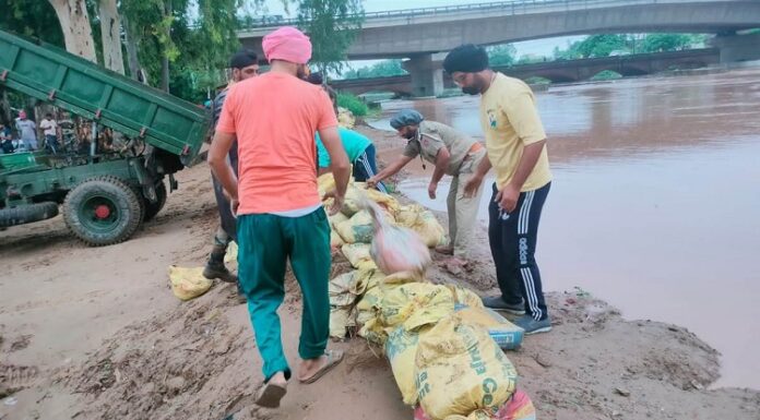 ਭਾਰੀ ਮੀਂਹ ਕਾਰਨ ਦੋਰਾਹਾ ਨਹਿਰ ‘ਚ ਪਿਆ ਪਾੜ, ਲੋਕਾਂ ‘ਚ ਦਹਿਸ਼ਤ ਦਾ ਮਾਹੌਲ