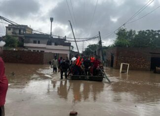 ਜਲੰਧਰ ਦੇ ਧੁੱਸੀ ਬੰਨ੍ਹ ‘ਚ 2 ਥਾਵਾਂ ‘ਤੇ ਪਾੜ : ਸ਼ਾਹਕੋਟ ਦੇ ਇਲਾਕਿਆਂ ‘ਚ ਦਾਖਲ ਹੋਣ ਲੱਗਾ ਪਾਣੀ, ਵੱਡੀਆਂ ਦਰਾੜਾਂ ਆਈਆਂ