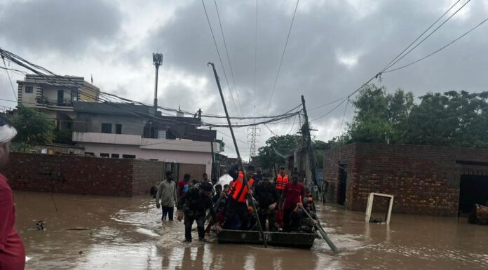 ਜਲੰਧਰ ਦੇ ਧੁੱਸੀ ਬੰਨ੍ਹ ‘ਚ 2 ਥਾਵਾਂ ‘ਤੇ ਪਾੜ : ਸ਼ਾਹਕੋਟ ਦੇ ਇਲਾਕਿਆਂ ‘ਚ ਦਾਖਲ ਹੋਣ ਲੱਗਾ ਪਾਣੀ, ਵੱਡੀਆਂ ਦਰਾੜਾਂ ਆਈਆਂ