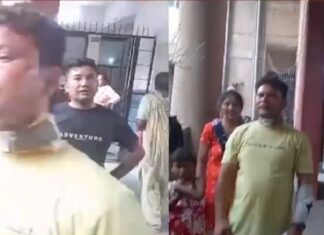 ਜਲੰਧਰ : ਕਰਿਜ਼ਮਾ ਬਾਈਕ ਦੇ ਦੋਵੇਂ ਪਾਸੇ ਕਿਰਪਾਨਾਂ ਟੰਗ ਕੇ ਆਏ ਨੌਜਵਾਨਾਂ ਨੇ ਨਸ਼ਾ ਛੁਡਾਊ ਕੇਂਦਰ ‘ਚ ਦਵਾਈ ਲੈਣ ਆਇਆ ਮੁੰਡਾ ਵੱਢਿਆ