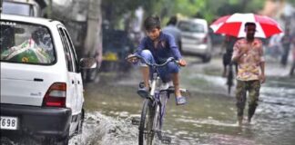 11 ਜ਼ਿਲ੍ਹਿਆਂ ‘ਚ ਜੰਮ ਕੇ ਵਰ੍ਹੇ ਬੱਦਲ : ਸੜਕਾਂ ‘ਤੇ ਡੇਢ ਫੁੱਟ ਤੱਕ ਪਾਣੀ ਭਰਿਆ, ਅੰਮ੍ਰਿਤਸਰ, ਜਲੰਧਰ ਤੇ ਮਾਲਵੇ ‘ਚ ਅਜੇ ਵੀ ਅਲਰਟ