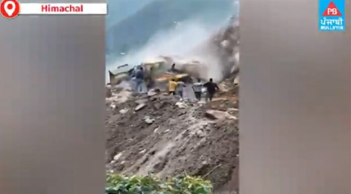 ਹਿਮਾਚਲ : ਸੜਕ ਸਾਫ ਕਰ ਰਹੇ ਮੁਲਾਜ਼ਮਾਂ ‘ਤੇ ਟੁੱਟ ਕੇ ਡਿਗਿਆ ਪਹਾੜ, ਵੇਖੋ ਪੂਰੀ ਵੀਡੀਓ