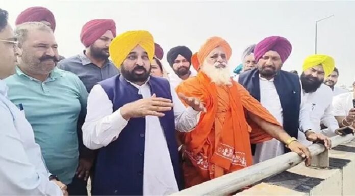 CM ਭਗਵੰਤ ਮਾਨ ਨੇ ਜਲੰਧਰ ਦੇ ਹੜ੍ਹ ਪ੍ਰਭਾਵਿਤ ਇਲਾਕਿਆਂ ਦਾ ਲਿਆ ਜਾਇਜ਼ਾ
