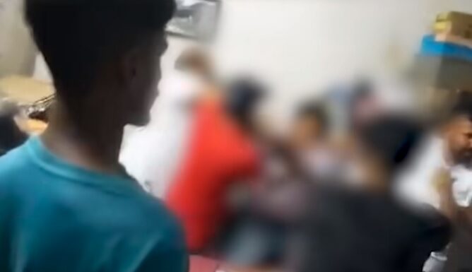 ਪਠਾਨਕੋਟ : ਬਿਜਲੀ ਕੱਟਾਂ ਤੋਂ ਦੁਖੀ ਲੋਕਾਂ ਨੇ ਦਫਤਰ ‘ਚ ਵੜ ਕੇ ਜੇਈ ਦਾ ਸਿਰ ਪਾੜਿਆ