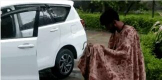 ਖੰਨਾ ‘ਚ ਕੁੱਤੇ ਨੇ ਬਚਾਈ ਕੌਂਸਲ ਪ੍ਰਧਾਨ ਦੀ ਜਾਨ: ਗੱਡੀ ‘ਚ ਸੱਪ ਦੇਖ ਭੌਂਕਣ ਲੱਗਾ ਕੁੱਤਾ, ਸਪੇਰੇ ਨੇ ਬੀਨ ਵਜਾਈ ਤਾਂ 5 ਹੋਰ ਨਿਕਲ ਆਏ