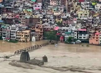 ਹਿਮਾਚਲ ‘ਚ ਮੀਂਹ ਨੇ ਮਚਾਈ ਤਬਾਹੀ, ਥਾਂ-ਥਾਂ ਫ਼ਸੇ 10 ਹਜ਼ਾਰ ਟੂਰਿਸਟ, ਪਰਿਵਾਰਕ ਮੈਂਬਰ ਪ੍ਰੇਸ਼ਾਨ