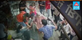 ਲੁਧਿਆਣਾ : ਜੁੱਤੀਆਂ ਦੀਆਂ ਦੋ ਦੁਕਾਨਾਂ ਦੇ ਮਾਲਕਾਂ ਵਿਚਾਲੇ ਜੰਮ ਕੇ ਲੜਾਈ, ਇਕ ਦੂਜੇ ਦੇੇ ਗਾਹਕਾਂ ਨੂੰ ਮਾਰਦੇ ਸੀ ਆਵਾਜ਼ਾਂ, ਵੇਖੋ ਵੀਡੀਓ