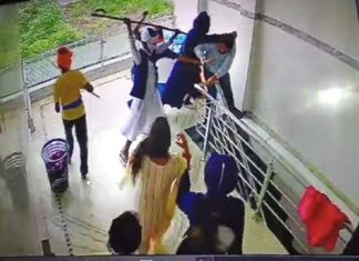 ਫਗਵਾੜਾ : ਗੱਡੀਆਂ ‘ਚ ਆਏ ਨਿਹੰਗਾਂ ਨੇ ਪਤੀ-ਪਤਨੀ ਨੂੰ ਪਹਿਲਾਂ ਬੇਰਹਿਮੀ ਨਾਲ ਕੁੱਟਿਆ, ਫਿਰ ਕੀਤਾ ਕਿਡਨੈਪ