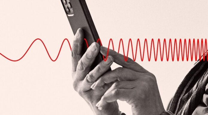 ਫੋਨਾਂ ਦੀ ਰੇਡੀਏਸ਼ਨ ਨਾਲ ਹੋ ਸਕਦੈ ਕੈਂਸਰ! ਧਿਆਨ ਨਾਲ ਪੜ੍ਹੋ ਕਿਹੜੇ ਮੋਬਾਈਲ ਛੱਡਦੇ ਨੇ ਵੱਧ ਰੇਡੀਏਸ਼ਨ