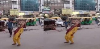 ਲੁਧਿਆਣਾ : ਬੱਸ ਸਟੈਂਡ ਦੇ ਬਾਹਰ ਨਸ਼ੇ ’ਚ ਝੂਮਦੀ ਦਿਸੀ ਮਹਿਲਾ, ਦੁਕਾਨਦਾਰਾਂ ਅਨੁਸਾਰ- ਬੱਸ ਸਟੈਂਡ ਨੇੜੇ ਕਈ ਮਹਿਲਾਵਾਂ ਦਾ ਇਹ ਨਿੱਤ ਦਾ ਡਰਾਮਾ ਆ