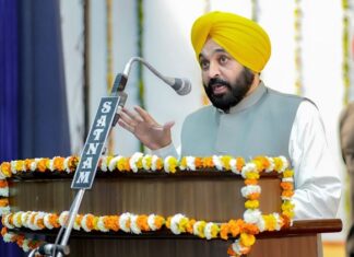 CM ਮਾਨ ਨੇ ਪਟਿਆਲਾ ‘ਚ ਲਹਿਰਾਇਆ ਤਿਰੰਗਾ, ਦੇਸ਼ ਵਾਸੀਆਂ ਨੂੰ ਦਿੱਤੀ ਆਜ਼ਾਦੀ ਦਿਵਸ ਦੀ ਵਧਾਈ