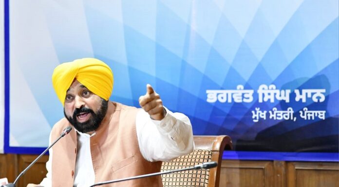 ਰਾਜਪਾਲ ਨੇ ਰਾਸ਼ਟਰਪਤੀ ਰਾਜ ਦੀ ਧਮਕੀ ਦੇ ਕੇ ਸਾਢੇ ਤਿੰਨ ਕਰੋੜ ਪੰਜਾਬੀਆਂ ਦੀਆਂ ਭਾਵਨਾਵਾਂ ਦਾ ਨਿਰਾਦਰ ਕੀਤਾ – ਮੁੱਖ ਮੰਤਰੀ