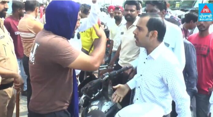 ਜਲੰਧਰ : ਰਾਮਾ ਮੰਡੀ ‘ਚ ਜਾਮ ਦੌਰਾਨ ਧਰਨਾਕਾਰੀਆਂ ਤੇ ਰਾਹਗੀਰਾਂ ਵਿਚਾਲੇ ਵਿਵਾਦ, ਵੇਖੋ ਵੀਡੀਓ