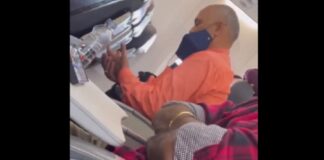 ਹਮ ਨਹੀਂ ਸੁਧਰੇਂਗੇ : ਜਹਾਜ਼ ‘ਚ ਬੰਦੇ ਦਾ ਜਰਦਾ ਮਲ਼ਦੇ ਦਾ ਵੀਡੀਓ ਵਾਇਰਲ