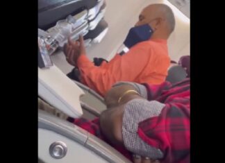 ਹਮ ਨਹੀਂ ਸੁਧਰੇਂਗੇ : ਜਹਾਜ਼ ‘ਚ ਬੰਦੇ ਦਾ ਜਰਦਾ ਮਲ਼ਦੇ ਦਾ ਵੀਡੀਓ ਵਾਇਰਲ