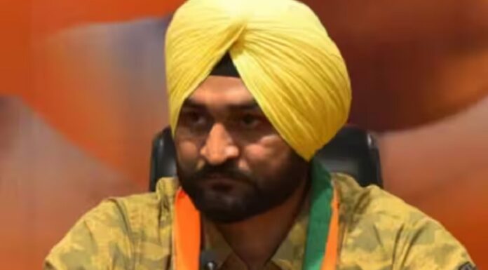 ਮੰਤਰੀ ‘ਤੇ ਜਿਨਸੀ ਸ਼ੋਸ਼ਣ ਦਾ ਦੋਸ਼ ਲਗਾਉਣ ਵਾਲੀ ਮਹਿਲਾ ਕੋਚ ਮੁਅੱਤਲ, 4 ਮਹੀਨਿਆਂ ਲਈ ਸਟੇਡੀਅਮ ਜਾਣ ‘ਤੇ ਪਾਬੰਦੀ