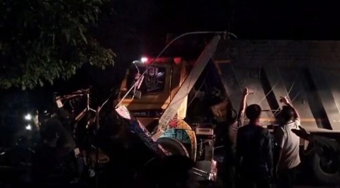 ਗੁਰਦਾਸਪੁਰ ‘ਚ ਬੇਕਾਬੂ ਟਰਾਲੇ ਨੇ ਦੋ ਰੇਹੜੀ ਚਾਲਕਾਂ ਨੂੰ ਕੁਚਲਿਆ, ਹਾਦਸੇ ‘ਚ 3 ਲੋਕਾਂ ਦੀ ਹੋਈ ਮੌਤ