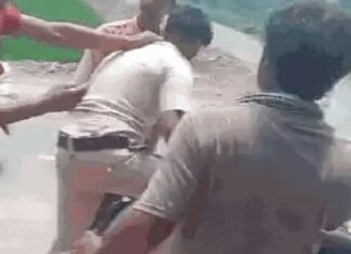 ਗੁਰਦਾਸਪੁਰ : ਨਸ਼ੇ ‘ਚ ਟੱਲੀ 2 ਮੁੰਡਿਆਂ ਨੇ ਚੈਕਿੰਗ ਕਰ ਰਹੇ ਪੁਲਿਸ ਮੁਲਾਜ਼ਮ ਨੂੰ ਕੁੱਟਿਆ, ਵੀਡੀਓ ਵਾਇਰਲ