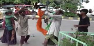 ਜਲੰਧਰ : ‘ਲੰਗੜਾ ਭਿਖਾਰੀ’ ਵੀ ਦੋਵਾਂ ਲੱਤਾਂ ਨਾਲ ਦੂਜੇ ਭਿਖਾਰੀਆਂ ਨੂੰ ਕੁੱਟਦਾ ਦਿਸਿਆ, ਮਹਿਲਾ ਭਿਖਾਰੀ ਤੋਂ ਪਿਆ ਪੰਗਾ