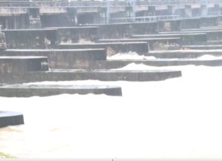 35 ਸਾਲਾਂ ਬਾਅਦ ਖੋਲ੍ਹੇ ਭਾਖੜਾ ਦੇ ਫਲੱਡ ਗੇਟ : ਸ੍ਰੀ ਅਨੰਦਪੁਰ ਸਾਹਿਬ ਦੇ ਪਿੰਡਾਂ ‘ਚ ਵੜਿਆ ਪਾਣੀ, ਹਾਲਾਤ ਖਰਾਬ