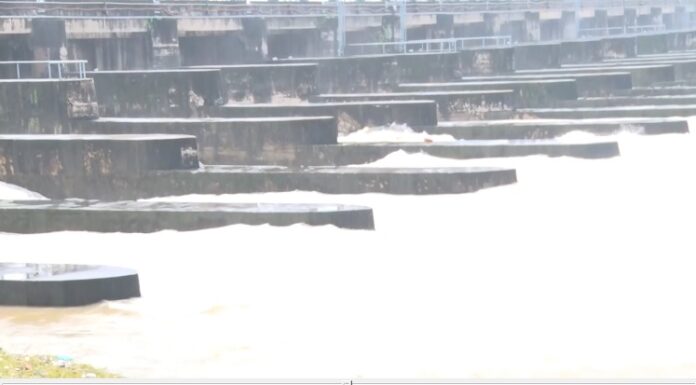 35 ਸਾਲਾਂ ਬਾਅਦ ਖੋਲ੍ਹੇ ਭਾਖੜਾ ਦੇ ਫਲੱਡ ਗੇਟ : ਸ੍ਰੀ ਅਨੰਦਪੁਰ ਸਾਹਿਬ ਦੇ ਪਿੰਡਾਂ ‘ਚ ਵੜਿਆ ਪਾਣੀ, ਹਾਲਾਤ ਖਰਾਬ