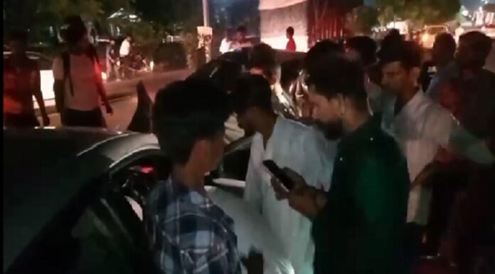 ਇਕ ਵਿਅਕਤੀ ਨੇ ਕਰ ‘ਤਾ ਜਲੰਧਰ ਨੂੰ ਸ਼ਰਮਸਾਰ! ਏਅਰਪੋਰਟ ਜਾ ਰਹੇ ਨੌਜਵਾਨ ਦੀ ਕਾਰ ਪਲਟੀ, ਮਦਦ ਦੀ ਥਾਂ ਕੋਈ ਲੈ ਗਿਆ ਫੋਨ, ਉਸੇ ‘ਚ ਸੀ ਟਿਕਟ