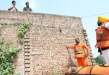 ਹੜ੍ਹ ਪ੍ਰਭਾਵਿਤ ਇਲਾਕਿਆਂ ‘ਚ ਪੁੱਜੇ ਮਾਨ : ਬੋਲੇ- ਲੋਕਾਂ ਦੇ ਹਰ ਨੁਕਸਾਨ ਦੀ ਕਰਾਂਗਾ ਭਰਪਾਈ