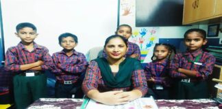 ਬੱਚਿਆਂ ਵਰਗੀ ਸਕੂਲ ਡਰੈੱਸ ਪਾ ਕੇ ਸਕੂਲੇ ਆਉਂਦੀ ਹੈ ਇਸ ਸਕੂਲ ਦੀ ਮੁੱਖ ਅਧਿਆਪਕਾ, ਬੱਚਿਆਂ ‘ਚ ਪੈਦਾ ਕਰਦੀ ਹੈ ਅਨੁਸ਼ਾਸਨ ਦੀ ਭਾਵਨਾ